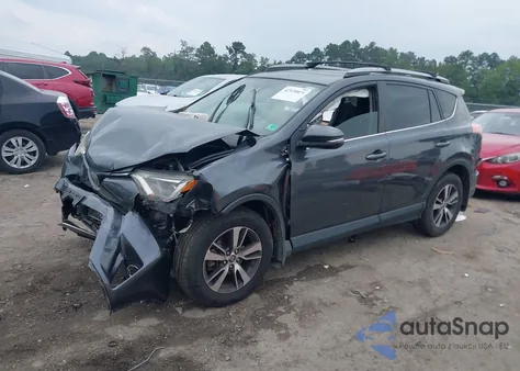 2017 Toyota Rav4 Xle z USA, uszkodzony, nr VIN JTMWFREV7HD094917